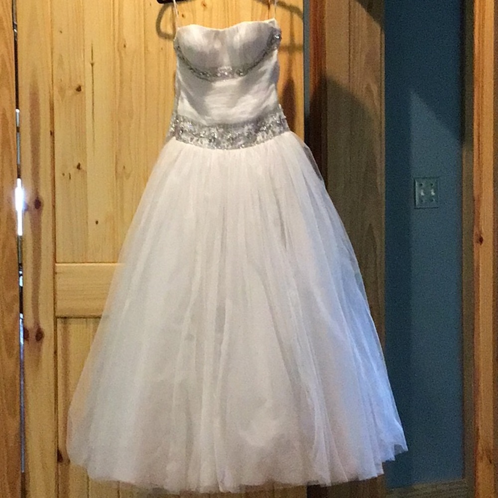 Ball/ wedding / prom ball gown